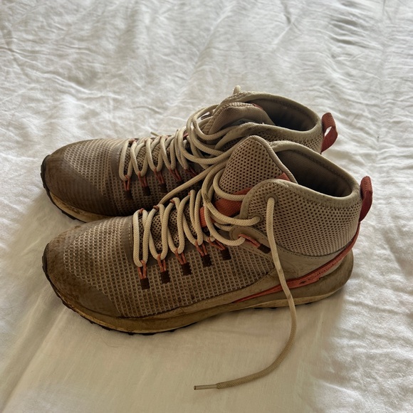 Columbia Hiking Boots - Picture 1 of 5